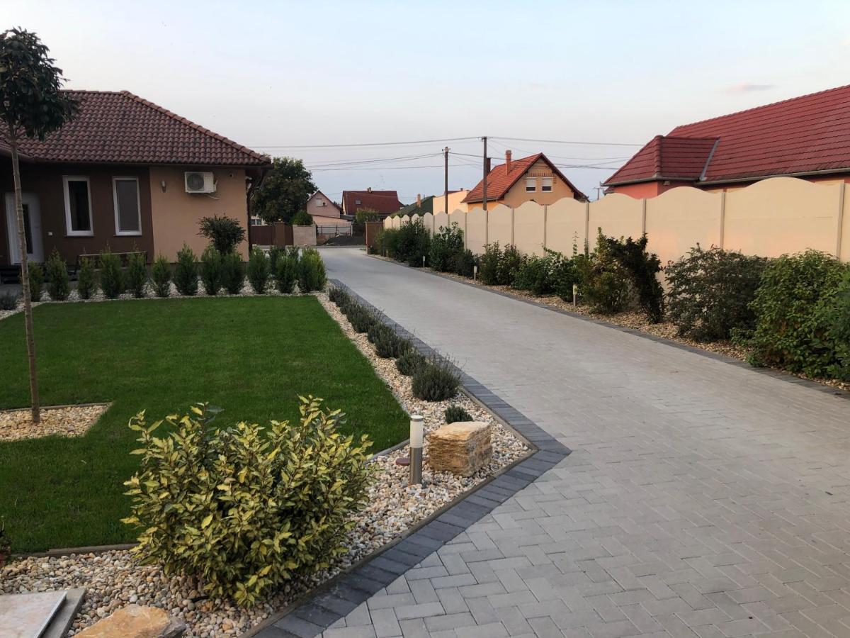Rajczi Apartman Mohács Esterno foto
